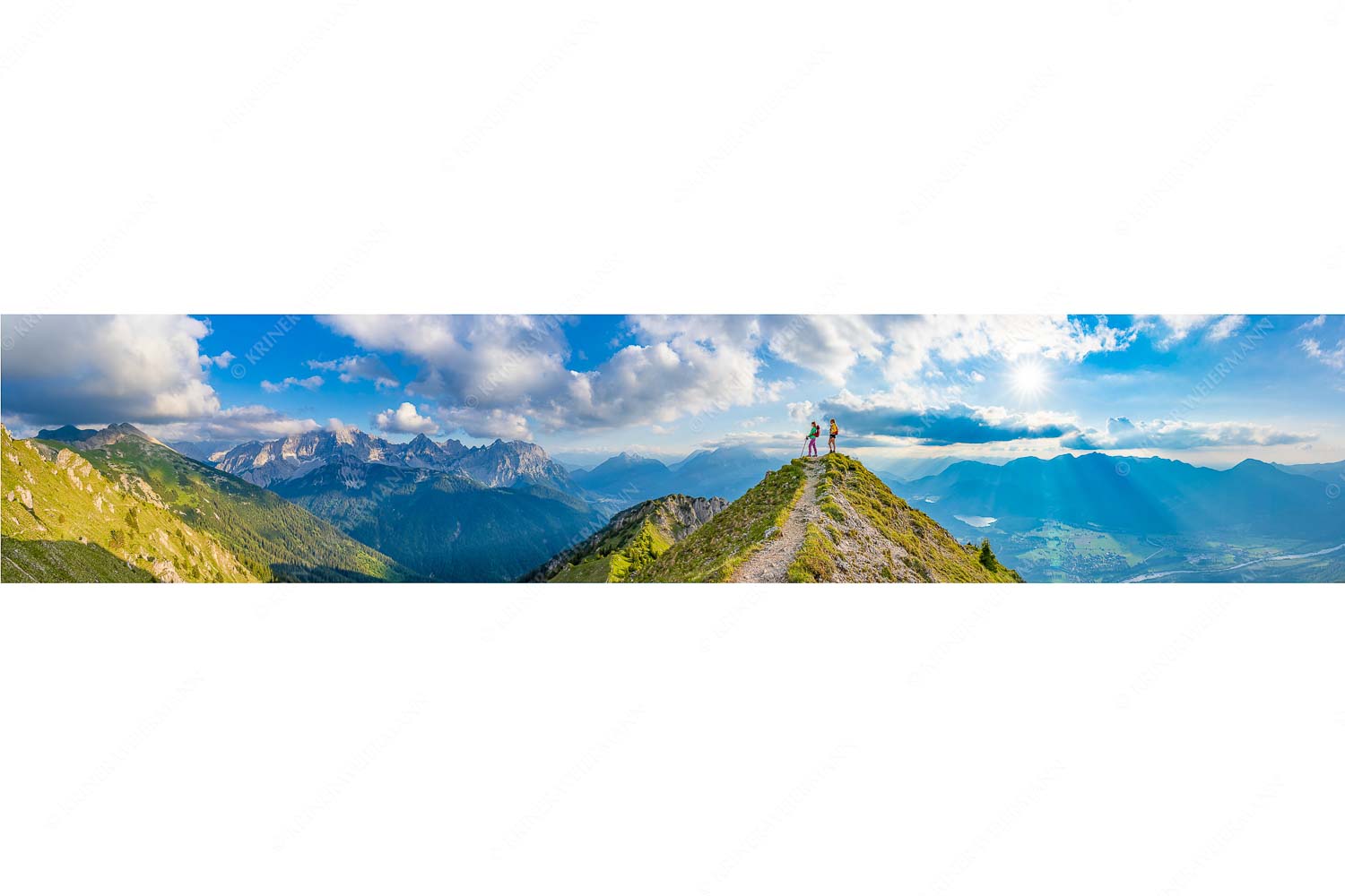 Blick über Seinskopf und Oberes Isartal in den Sonnenuntergang und ins Karwendel - Weg ins Glück_5zu1 - mehr Infos bei www.Kriner-Weiermann.de