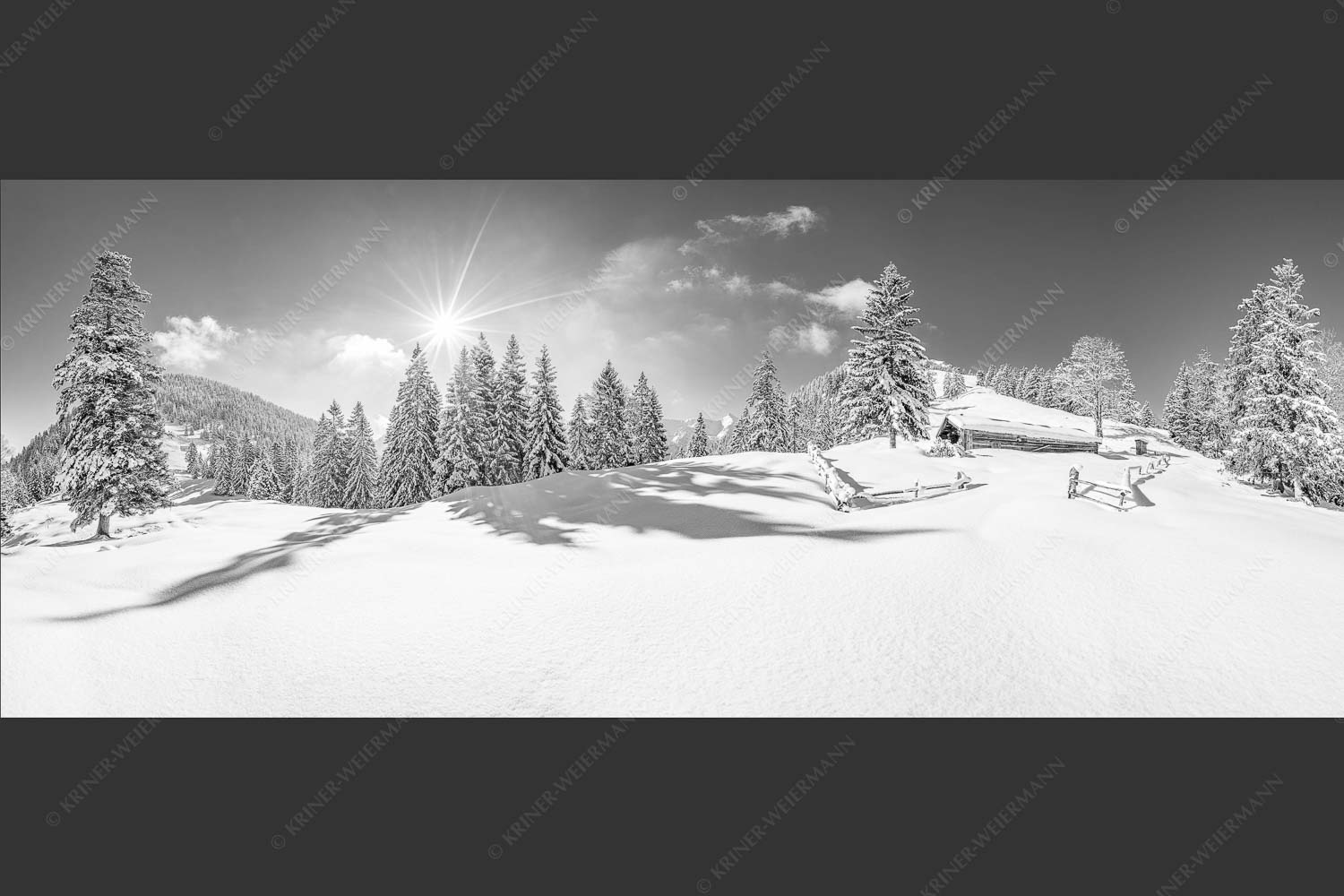 Verschneite Grasbergalm im Soierngebirge mit Krapfenkarspitze - Winterruhe 2,5:1 sw -- Alm Soierngebirge Schneelandschaft - mehr Infos bei www.Kriner-Weiermann.de