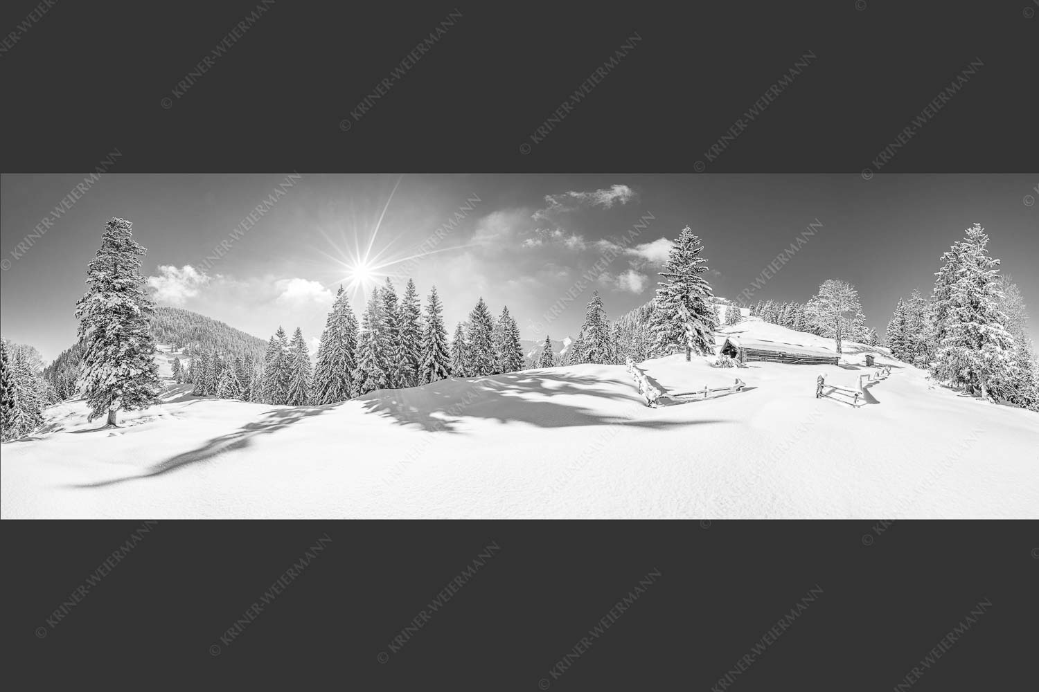 Verschneite Grasbergalm im Soierngebirge mit Krapfenkarspitze - Winterruhe 3:1 sw -- Alm Soierngebirge Schneelandschaft - mehr Infos bei www.Kriner-Weiermann.de