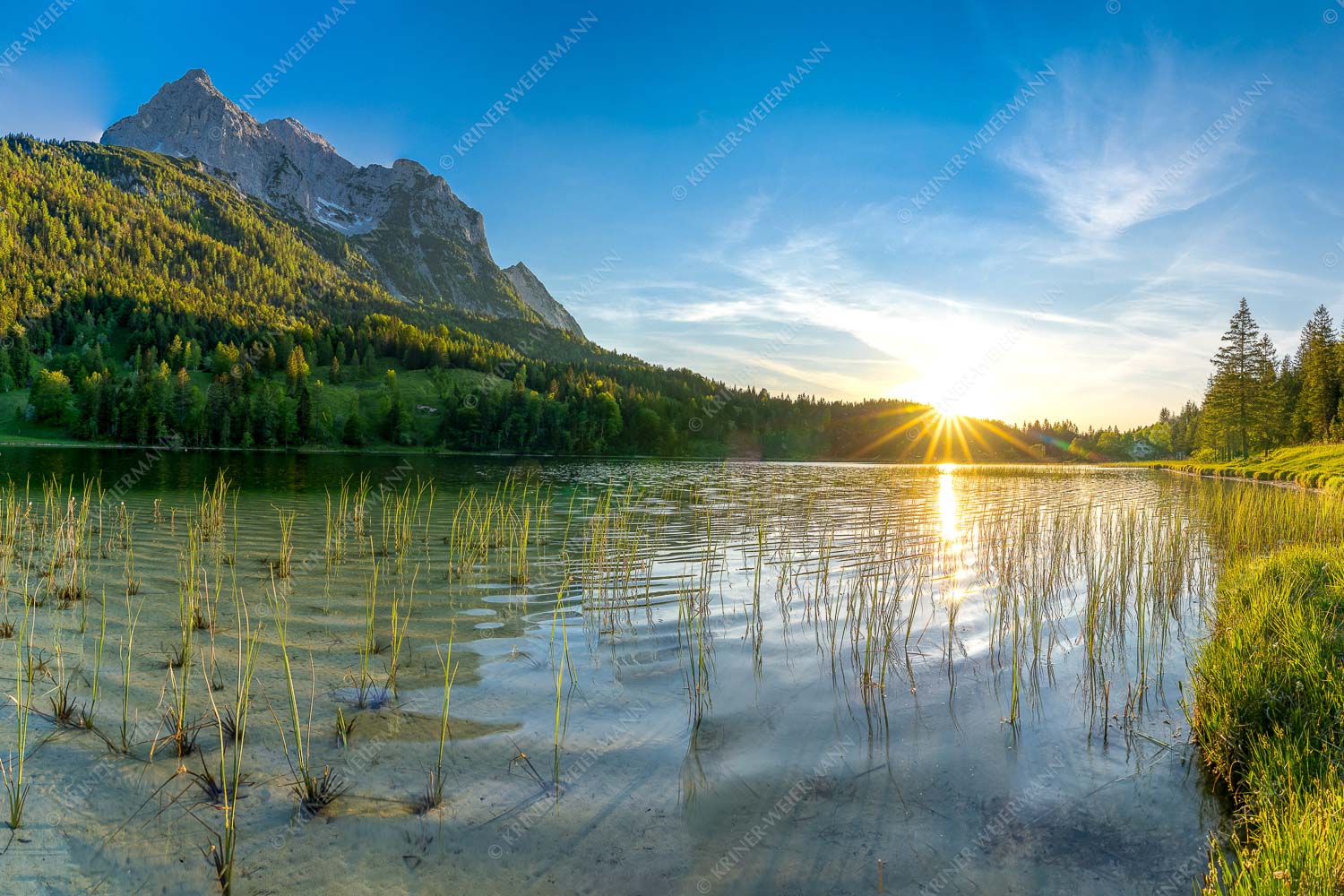 Blick über den Ferchensee zur Unteren Wettersteinspitze bei Sonnenuntergang - Ferchenseeabend_3zu2 - mehr Infos bei www.Kriner-Weiermann.de