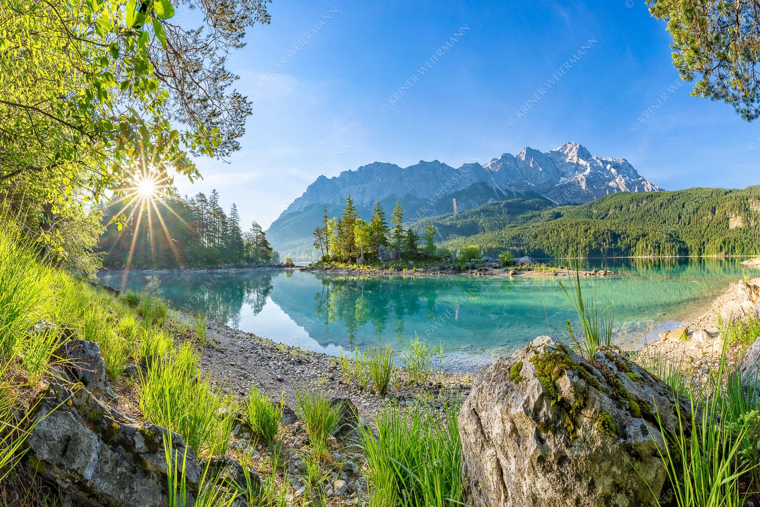 Blick über Eibsee zur Zugspitze im Wettersteingebirge - Heimliche Bucht_3zu2 - mehr Infos bei www.Kriner-Weiermann.de