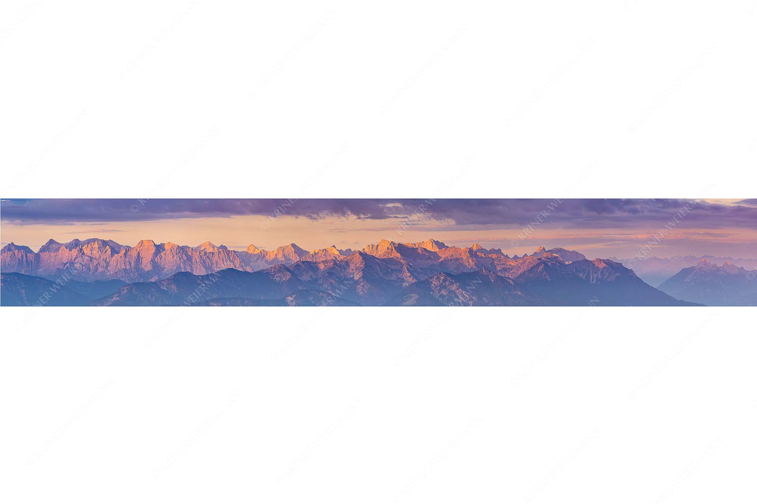 Panoramablick auf die Nordwände des Karwendels im ersten Morgenlicht - Karwendel Erwacht_7zu1 - mehr Infos bei www.Kriner-Weiermann.de