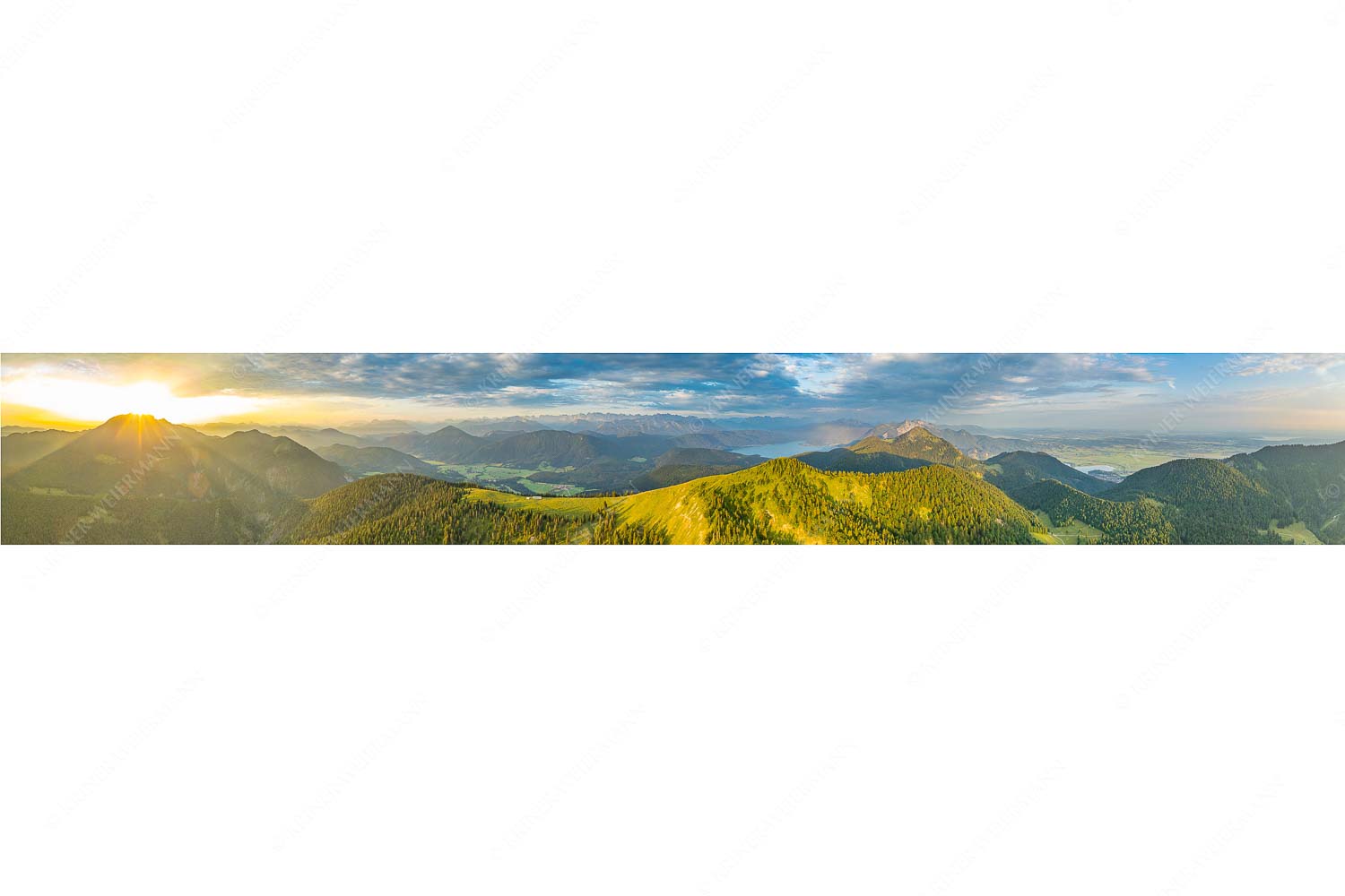 Sonnenaufgang über Benediktenwand mit Jachenau und Walchensee - Licht über dem Land_7zu1 - mehr Infos bei www.Kriner-Weiermann.de