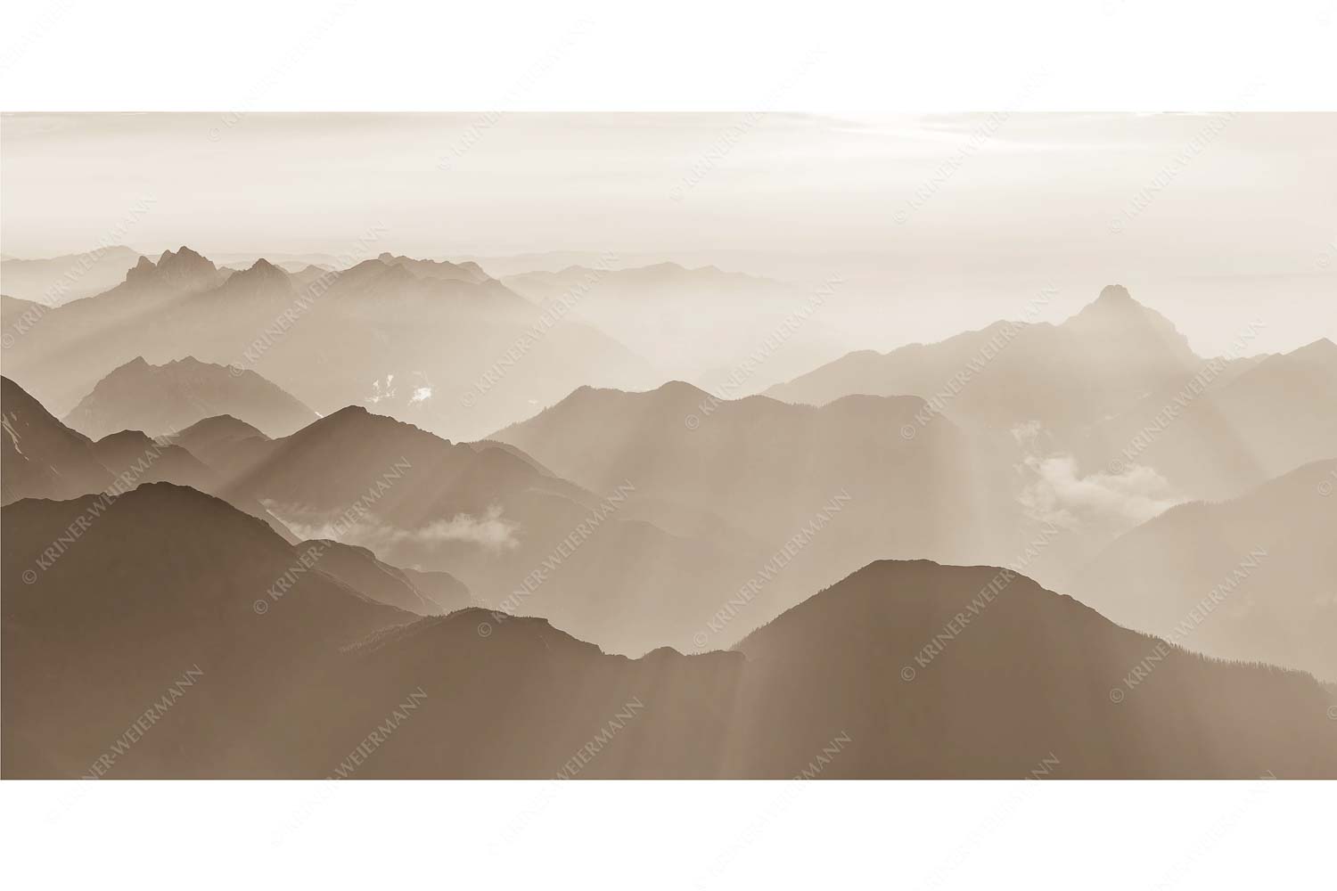 Mittsommerlicher Sonnenuntergang von der Zugspitze - Atemlos_2zu1_sepia - mehr Infos bei www.Kriner-Weiermann.de